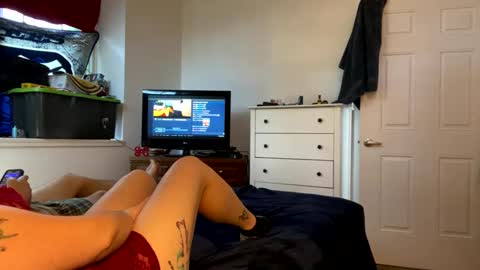 elliebug324 online show from 10.26.25