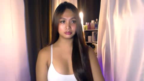 Snapshot of elliecummers chatting on 05.19.26 ellie online show from 05.19.26