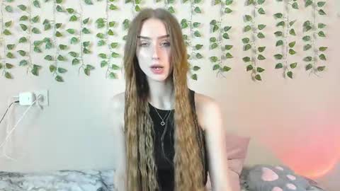 Snapshot of ellierough chatting on 06.15.26 ellierough online show from 06.15.26