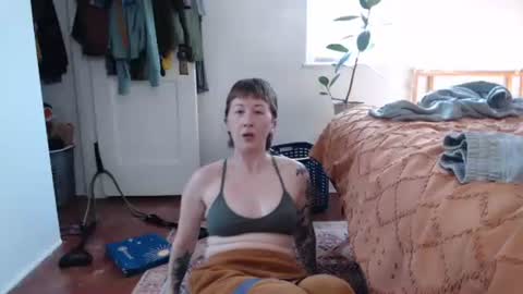 Snapshot of ellierowyn chatting on 02.28.26 Ellie Rowyn online show from 02.28.26