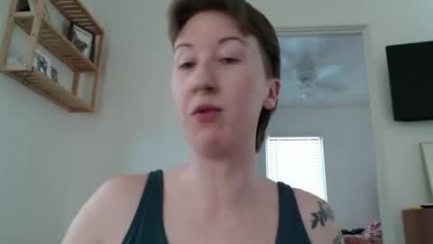 Snapshot of ellierowyn chatting on 04.18.26 Ellie Rowyn online show from 04.18.26