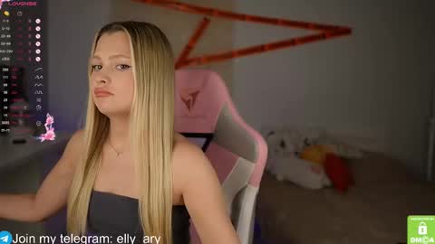 elly_ary online show from 10.25.25