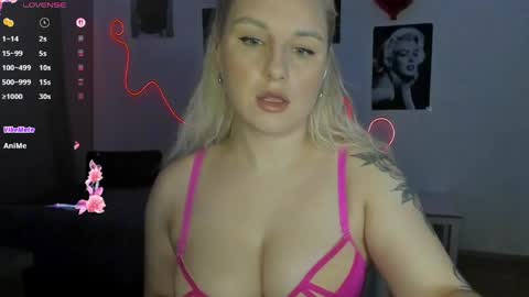 Snapshot of elly_blondy chatting on 05.03.26 Elly online show from 05.03.26