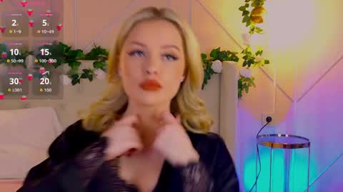 Elly Linn online show from 04.23.26