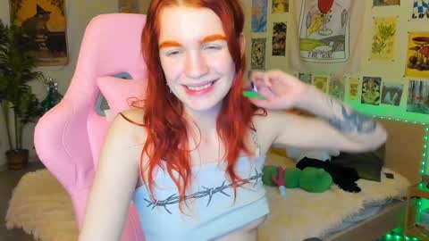 Snapshot of elly_milas chatting on 12.23.24 Elly     Fansly  online show from 12.23.24