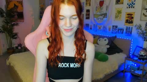 Snapshot of elly_milas chatting on 01.28.25 Elly     Fansly  online show from 01.28.25