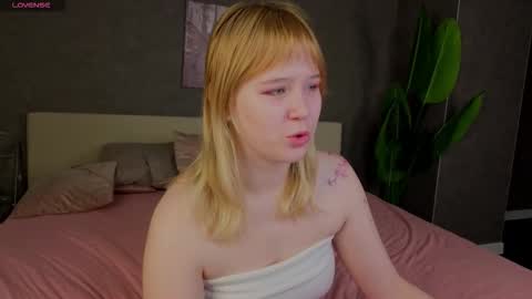 ellya_castro online show from 11.27.25