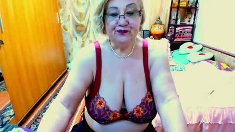 Snapshot of ellyhot53 chatting on 06.27.26 ellyhot53 online show from 06.27.26