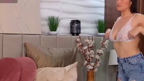 EllyRoss online show from 02.16.25