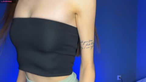 Snapshot of ellzabeth_ellison chatting on 02.06.25 Im online Fri Sun Mon Tue Thu Fri Sat3 from 1000 online show from 02.06.25