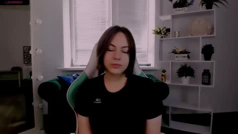 elma_lily online show from 10.22.25