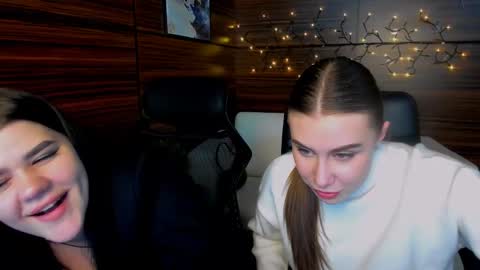 Snapshot of elmira_rose chatting on 02.05.25 Elmi online show from 02.05.25