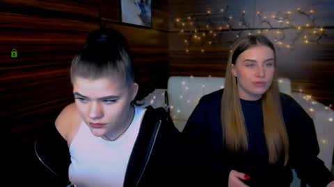 Snapshot of elmira_rose chatting on 02.06.25 Elmi online show from 02.06.25