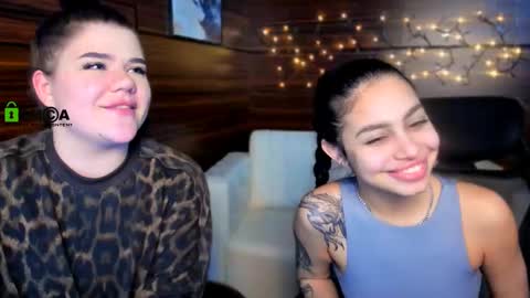 Snapshot of elmira_rose chatting on 02.08.25 Elmi online show from 02.08.25