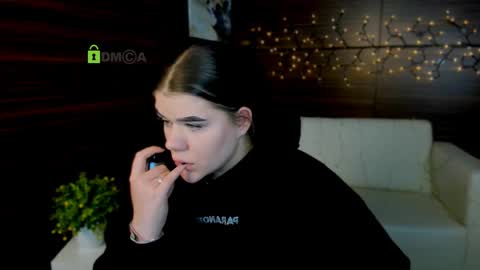 Snapshot of elmira_rose chatting on 02.11.25 Elmi online show from 02.11.25