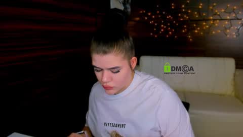 Snapshot of elmira_rose chatting on 02.12.25 Elmi online show from 02.12.25