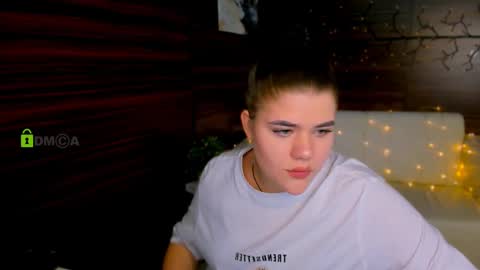 Snapshot of elmira_rose chatting on 02.12.25 Elmi online show from 02.12.25