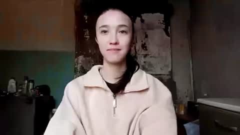 Snapshot of elouisevallian chatting on 06.11.26 Elara online show from 06.11.26