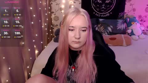 Snapshot of elovinora chatting on 12.02.24 Ela give me a thumbs up if you like it and this is important for the development of the account online show from 12.02.24