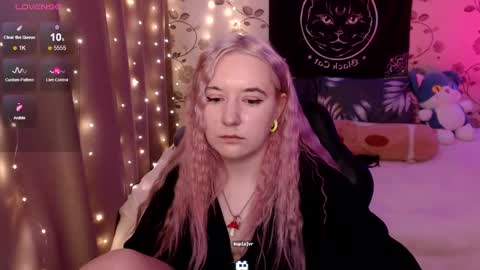 Snapshot of elovinora chatting on 12.05.24 Ela give me a thumbs up if you like it and this is important for the development of the account online show from 12.05.24