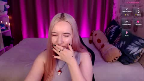 Snapshot of elovinora chatting on 12.18.24 Ela give me a thumbs up if you like it and this is important for the development of the account online show from 12.18.24