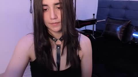 elowen_halley1 online show from 10.21.25