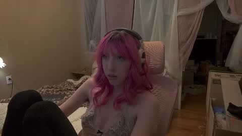 Snapshot of elslove chatting on 07.24.26 ELS online show from 07.24.26
