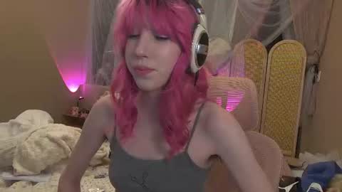 Snapshot of elslove chatting on 07.26.26 ELS online show from 07.26.26