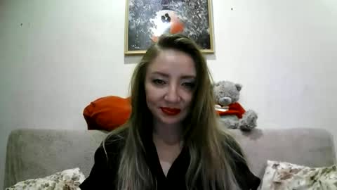 Snapshot of elvinasweet chatting on 09.30.25 ElvinaSweet online show from 09.30.25