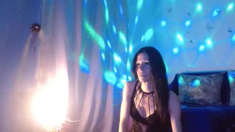 Elisa online show from 10.20.25