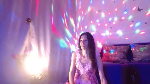 Elisa online show from 11.25.25