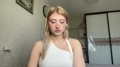 Snapshot of elysesengun chatting on 06.01.26 Viktorie online show from 06.01.26