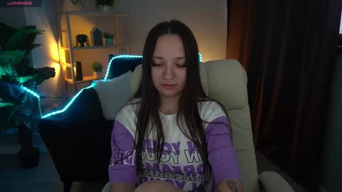 Snapshot of elyslunar_ chatting on 12.20.24 Call me Elis online show from 12.20.24