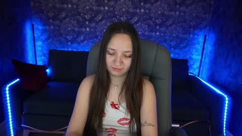 Snapshot of elyslunar_ chatting on 02.05.25 Call me Elis online show from 02.05.25