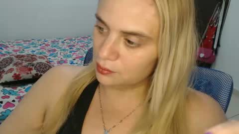 Snapshot of elza_blonde chatting on 02.13.25 E L Z A online show from 02.13.25