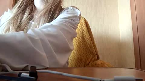 Snapshot of elza_com chatting on 09.11.25 Elza Kom online show from 09.11.25