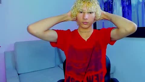 Snapshot of ema__gold1 chatting on 04.11.26 Ema Gold online show from 04.11.26