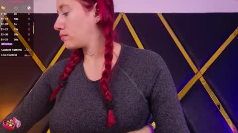 Snapshot of emaacastro chatting on 11.08.25 Emma online show from 11.08.25