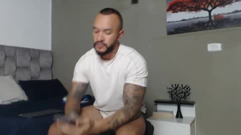 Snapshot of emanuelspencer chatting on 06.20.26 emanuelspencer online show from 06.20.26