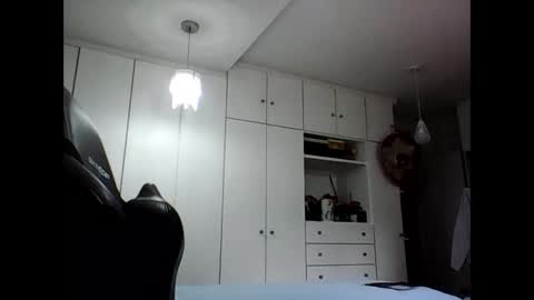 embarrassed_str8_3incher online show from 05.08.26
