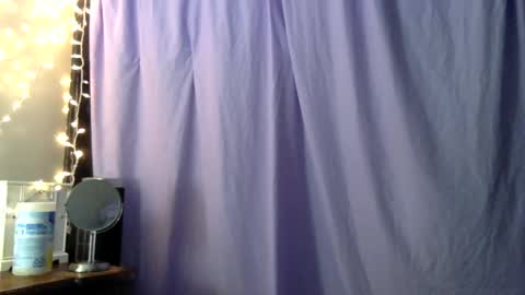 Snapshot of emberlo_ol chatting on 12.12.24 Ember online show from 12.12.24