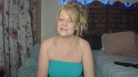 Ember Pheonixxx online show from 10.16.25