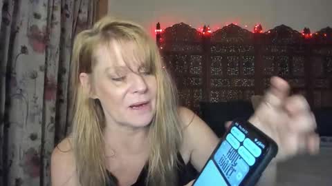 Ember Pheonixxx online show from 10.23.25