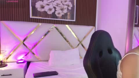 Snapshot of emelie_ch_ chatting on 05.10.26 Emily online show from 05.10.26