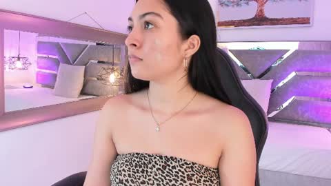 Snapshot of emelie_ch_ chatting on 06.17.26 Emily online show from 06.17.26