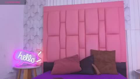 Snapshot of emelysweett chatting on 06.18.26 emely online show from 06.18.26