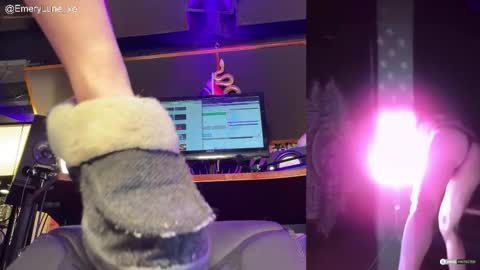 Snapshot of emerylune_xo chatting on 10.11.25 Emery Lune online show from 10.11.25