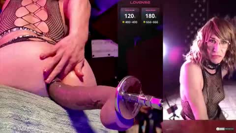 Snapshot of emerylune_xo chatting on 11.20.25 Emery Lune online show from 11.20.25