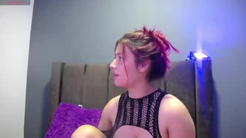 Snapshot of emi_candi chatting on 10.01.25 emi online show from 10.01.25