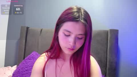 Snapshot of emi_candi chatting on 10.11.25 emi online show from 10.11.25